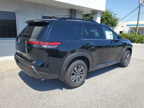 2025 Nissan Pathfinder SV