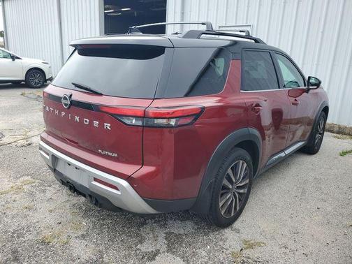 2022 Nissan Pathfinder Platinum