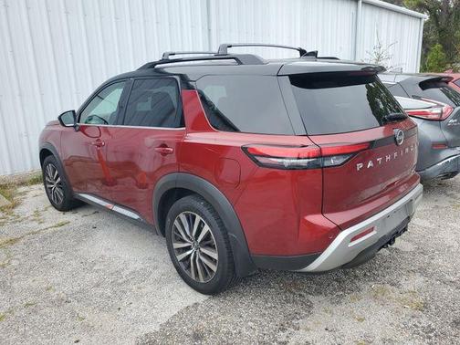2022 Nissan Pathfinder Platinum