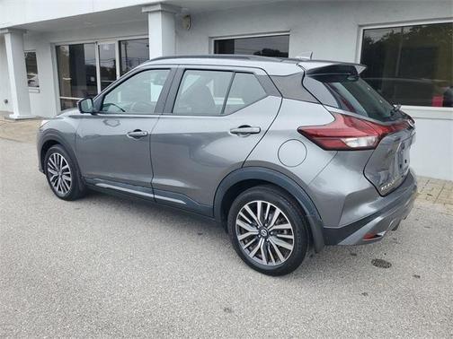 2021 Nissan Kicks SR
