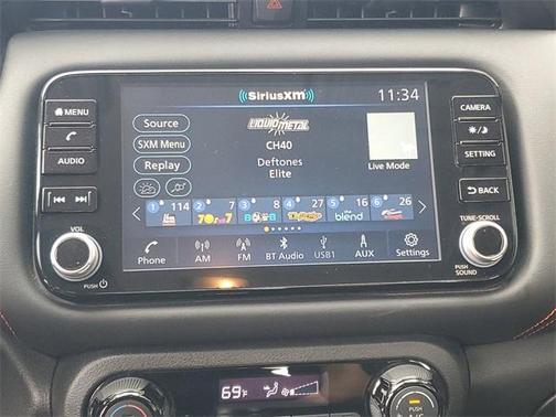 2021 Nissan Kicks SR