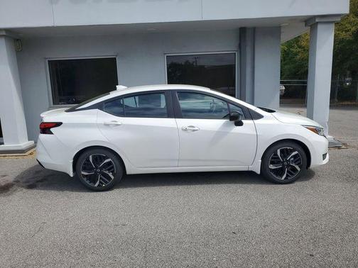 2025 Nissan Versa 1.6 SR