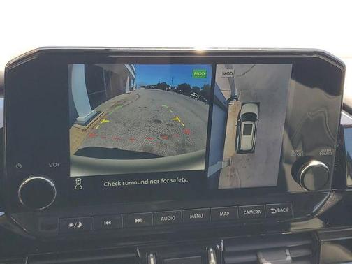 White 2024 Nissan Pathfinder SL