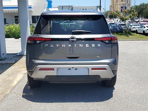 2025 Nissan Pathfinder SL