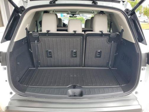 Everest White P 2026 Nissan Pathfinder SL