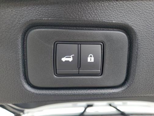 Everest White P 2026 Nissan Pathfinder SL