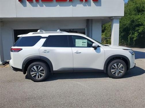 2025 Nissan Pathfinder SL