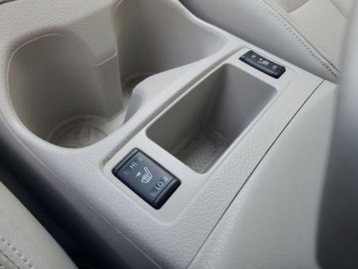 Pearl White 2019 Nissan Rogue Sport SL