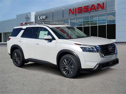 2025 Nissan Pathfinder SL