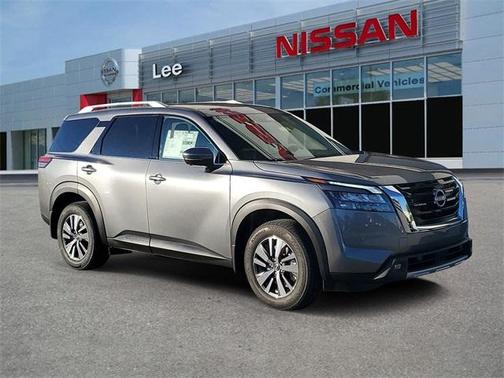 2025 Nissan Pathfinder SL