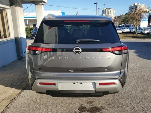 2025 Nissan Pathfinder SL