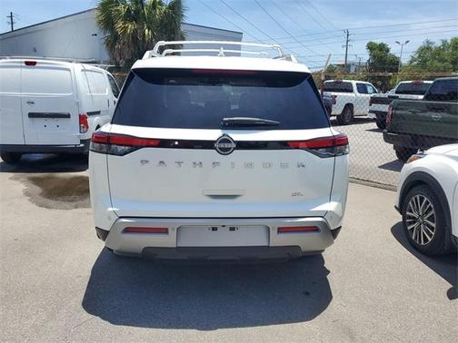 2024 Nissan Pathfinder SL