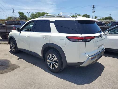 2024 Nissan Pathfinder SL