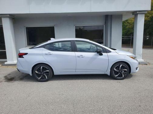 2025 Nissan Versa 1.6 SR