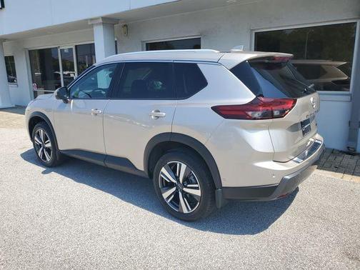 Champagne Silver 2025 Nissan Rogue SL