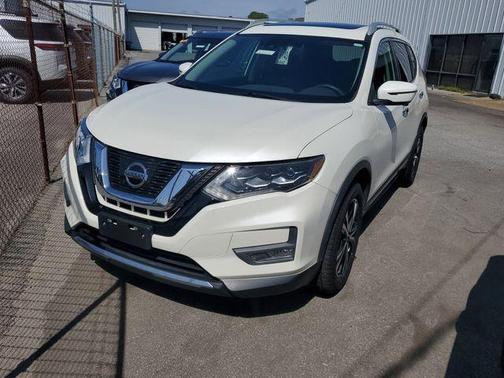 Pearl White 2017 Nissan Rogue SL