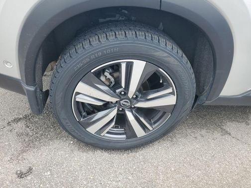 Brilliant Silver Metallic 2023 Nissan Rogue SL