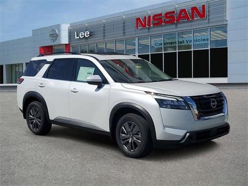 2025 Nissan Pathfinder SV