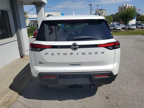 2025 Nissan Pathfinder SV