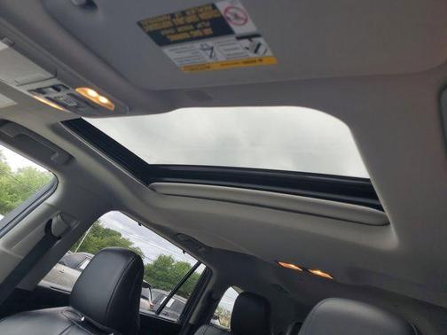 Midnight Black Metallic 2022 Toyota Highlander XLE