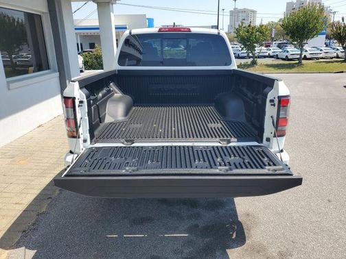 Glacier White 2026 Nissan Frontier SV