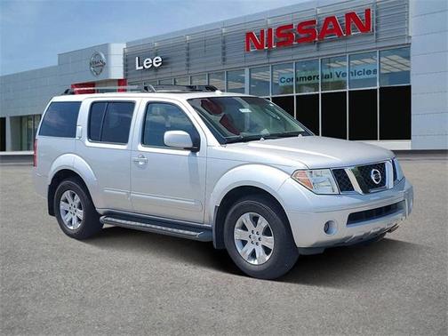 2006 Nissan Pathfinder LE