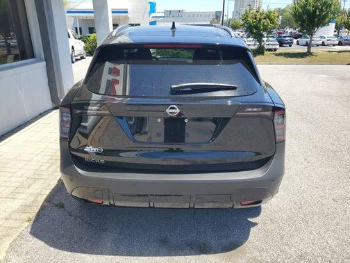 Super Black 2026 Nissan Kicks SV