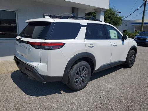 2025 Nissan Pathfinder SV