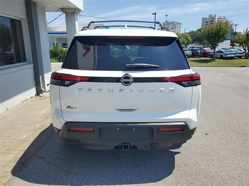 2025 Nissan Pathfinder SV