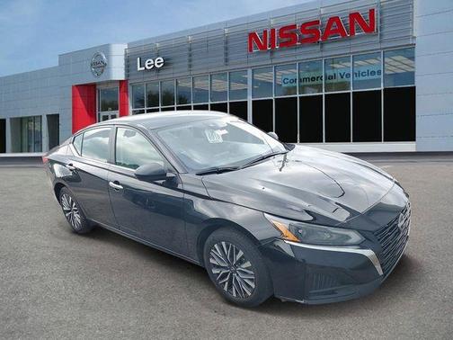 Black 2025 Nissan Altima SV