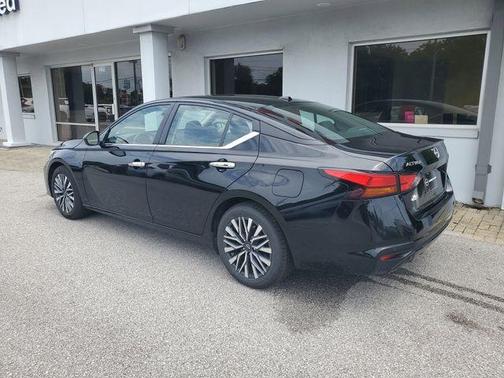 Black 2025 Nissan Altima SV