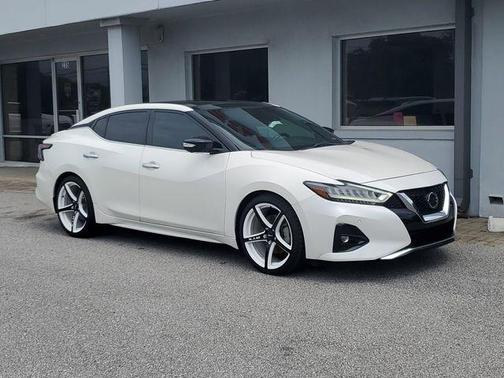 White 2019 Nissan Maxima 3.5 Platinum