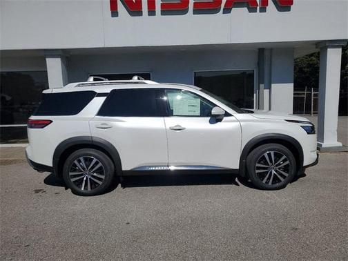 2025 Nissan Pathfinder Platinum