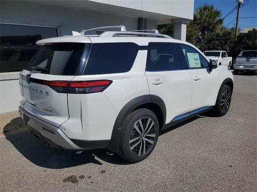 2025 Nissan Pathfinder Platinum