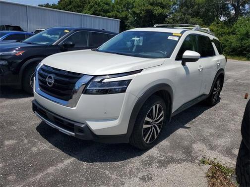 2024 Nissan Pathfinder Platinum