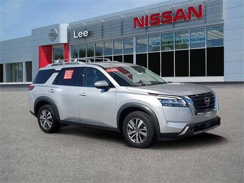 2023 Nissan Pathfinder SL