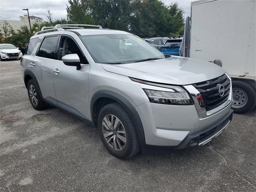 2023 Nissan Pathfinder SL