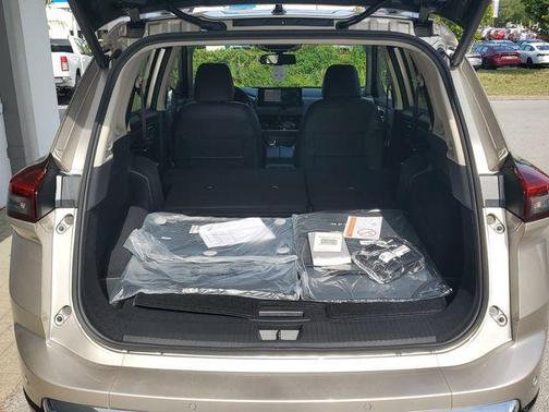 Champagne Silve 2026 Nissan Rogue Platinum