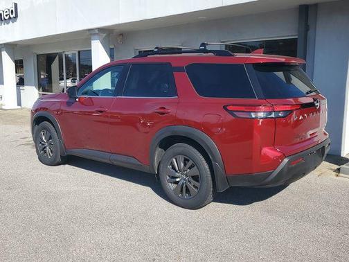 2022 Nissan Pathfinder SV