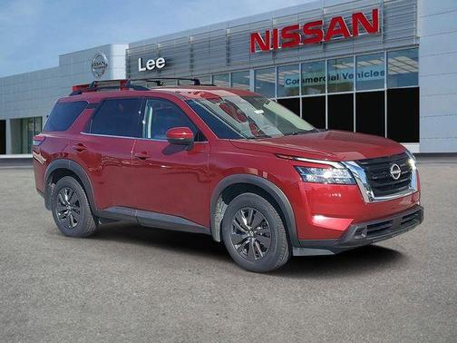 2022 Nissan Pathfinder SV