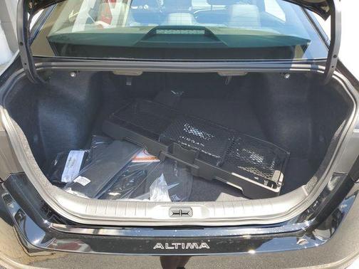 2025 Nissan Altima SR