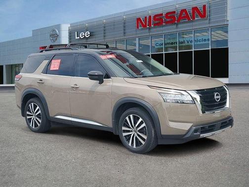 2t Tan Blk Roof 2024 Nissan Pathfinder Platinum