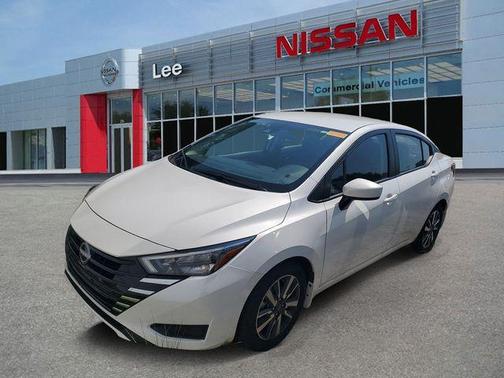 Aspen White 2025 Nissan Versa 1.6 SV