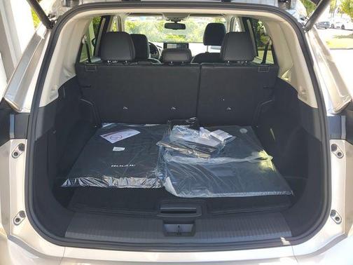 Champagne Silve 2026 Nissan Rogue Platinum