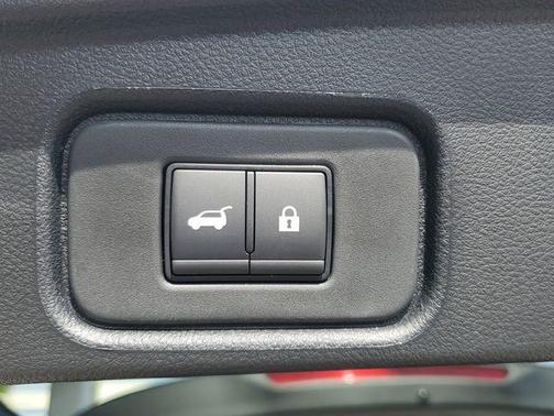 White / Black 2026 Nissan Pathfinder Platinum