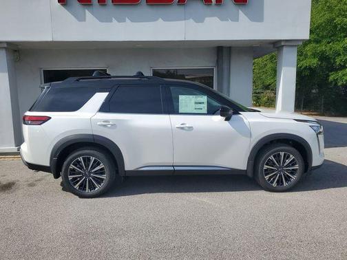 White / Black 2026 Nissan Pathfinder Platinum