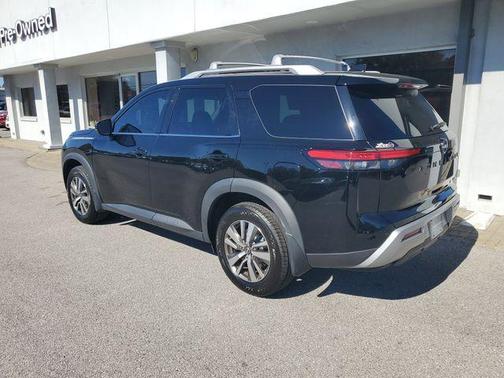 2022 Nissan Pathfinder SL