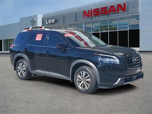 2022 Nissan Pathfinder SL
