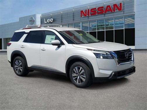 2025 Nissan Pathfinder SL