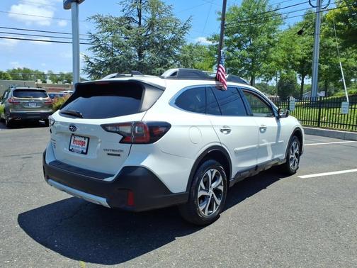 Crystal White Pearl 2022 Subaru Outback Touring